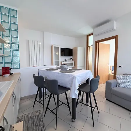 Nievo-ceccarini Pedonale Flexrent - Immobiliare Abissinia * ריצ'יונה