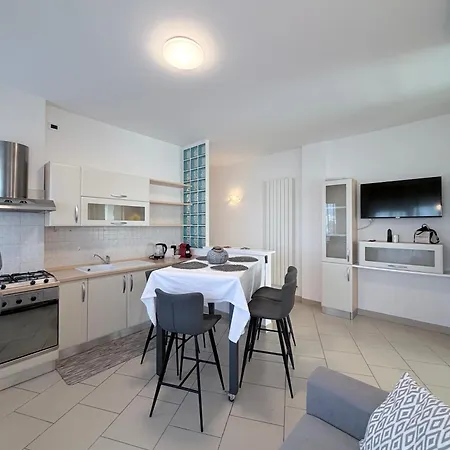 Nievo-ceccarini Pedonale Flexrent - Immobiliare Abissinia