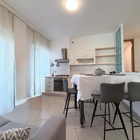 Nievo-ceccarini Pedonale Flexrent - Immobiliare Abissinia ריצ'יונה