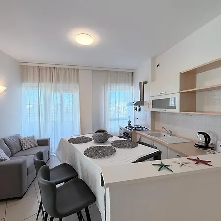 Daire Nievo-ceccarini Pedonale - Flexrent Immobiliare Abissinia Riccione